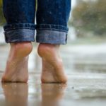 pies sobre lluvia